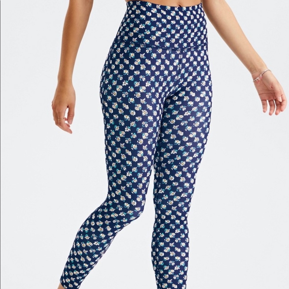 Fabletics- Ultra High-Waisted PureLuxe 7/8
Legging - 1X (16-18) - Daisy Field